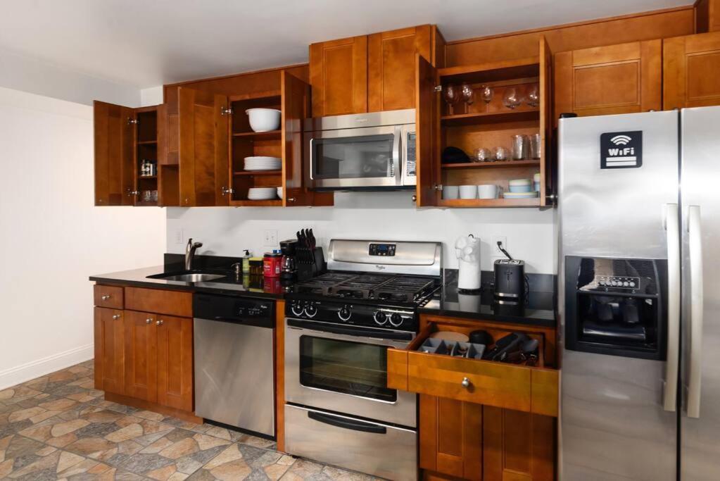 Upscale 2Br Apartment With Patio ワシントン エクステリア 写真