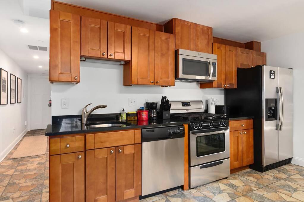 Upscale 2Br Apartment With Patio ワシントン エクステリア 写真
